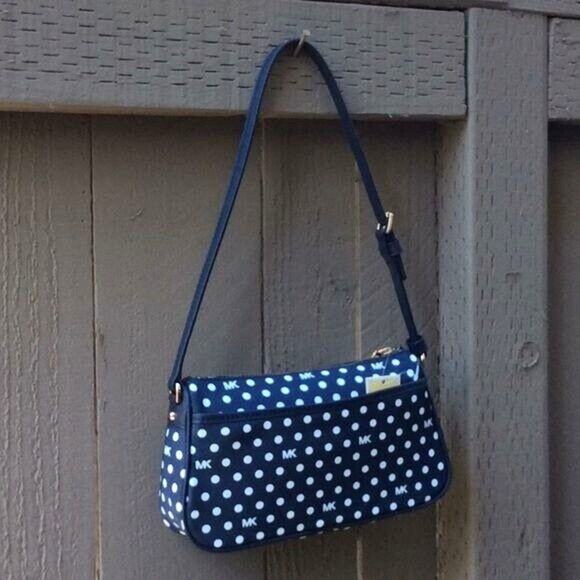 Michael Kors Signature Pouchette NWT - Picture 4 of 10